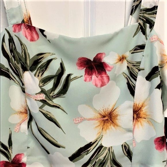 Forever 21 Mint Green Multi Color Floral Print Strap Crop Top Size S NWT - Picture 2 of 5